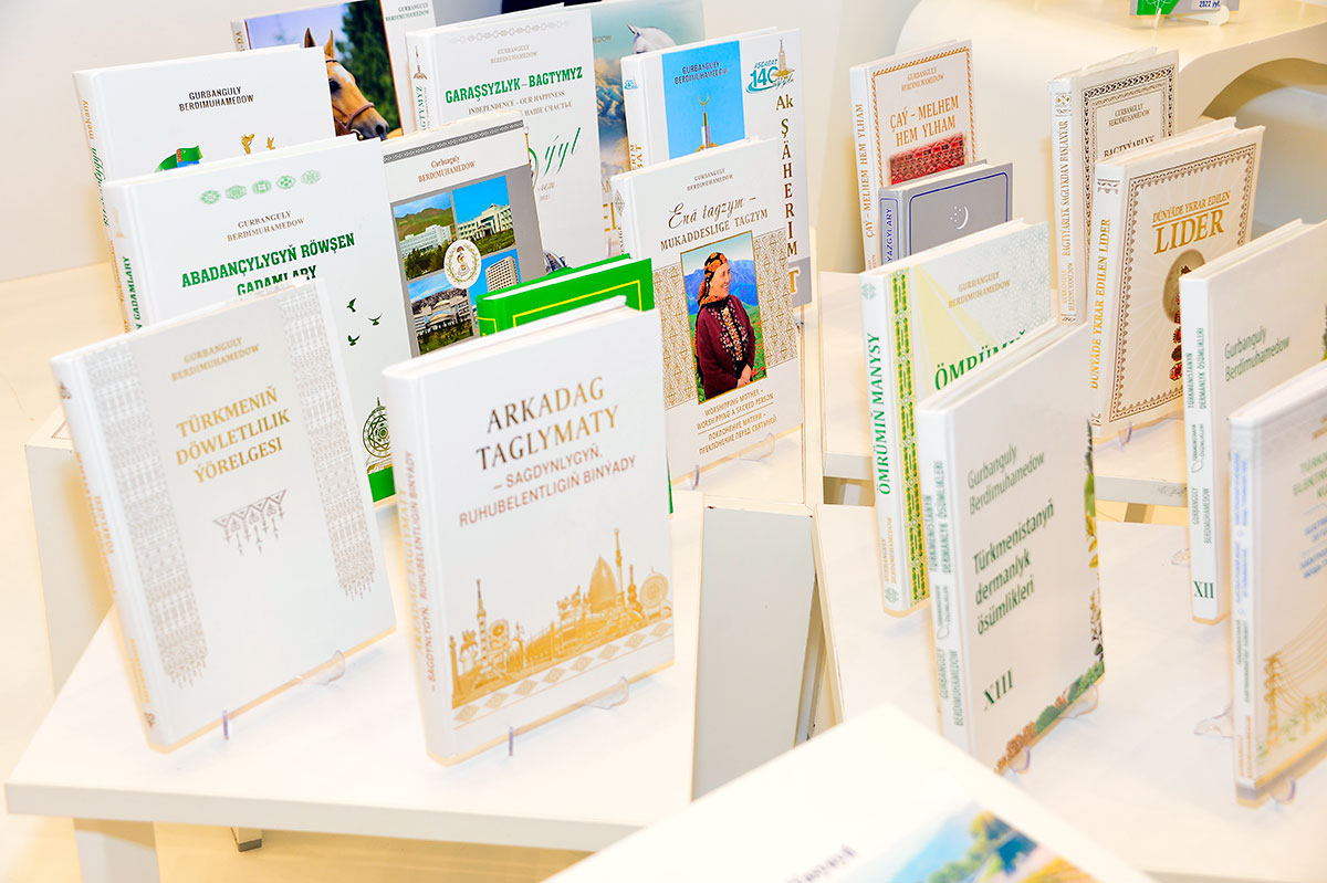 Türkmenistanda Saglygy goraýyş we derman senagaty işgärleriniň güni bellenildi